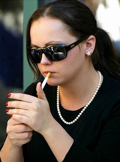 Christina Ricci Smoking Faqs: Prop Cigarettes, 90S Lore, and Health Realities