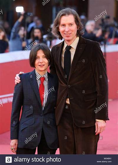 Donna Tartt Partner Faq: Marriage, Bret Easton Ellis, and Her Private World