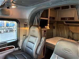 Inside the Ultimate Peterbilt 389 Cab: Detailed Tour of Factory & Custom Layouts