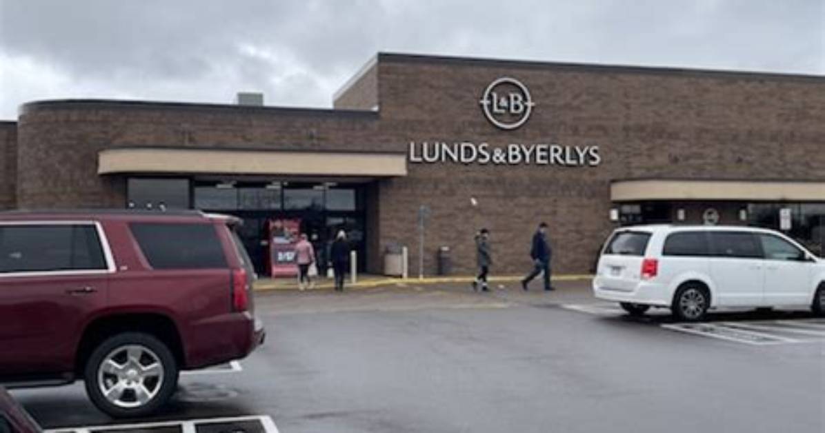 Is Lunds & Byerlys Roseville Impacted by Twin Cities Supermarket Restructuring?