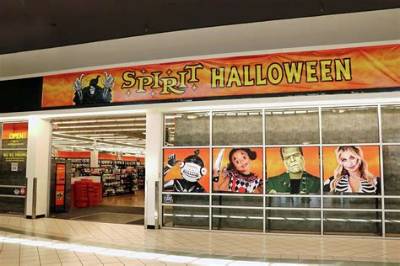 Is Spirit Halloween Open on Halloween Day 2025? Hours, Restocks, and Clearance Facts