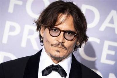 The Million-Dollar Blades: Why Johnny Depp’s Original Edward Scissorhands Gloves Skyrocketed at Auction