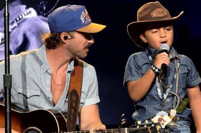 Watch: Video of Riley Green and Young Fan Singing 'Jesus Saves' at Georgia Show Takes over the Internet
